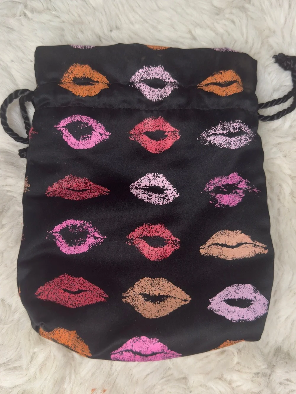 Black Lip Print Drawstring Makeup Bag - Multi Pink/Red/Peach